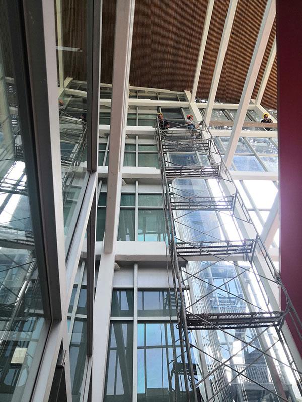 銀聯(lián)商務(wù)中心大樓整體裝貼防爆膜